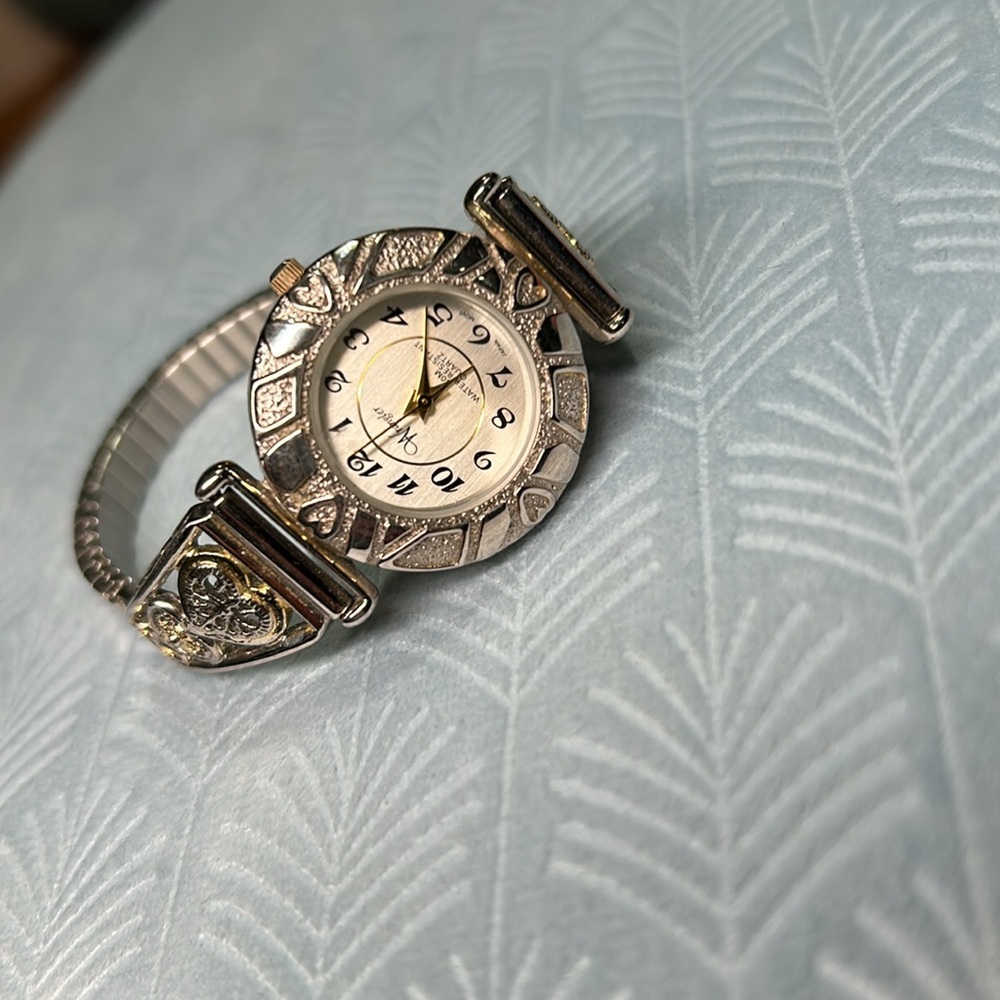 Heart detail wrangler elastic stretch silver watch - Picture 8 of 16